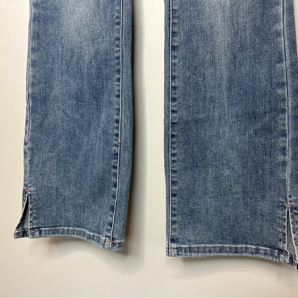 Judy Blue Light Wash Slim Bootcut Jeans w/Slit Hem | Womens 5/27 - Picture 11 of 17